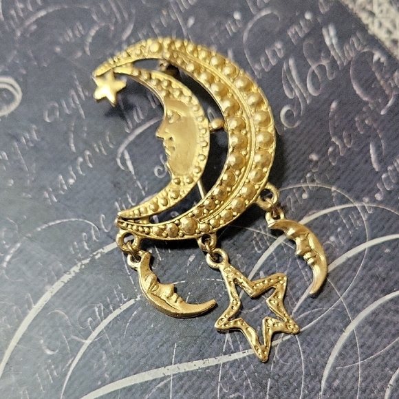 Vintage Jewelry - Gold Crescent Moon and Star Dangle Brooch